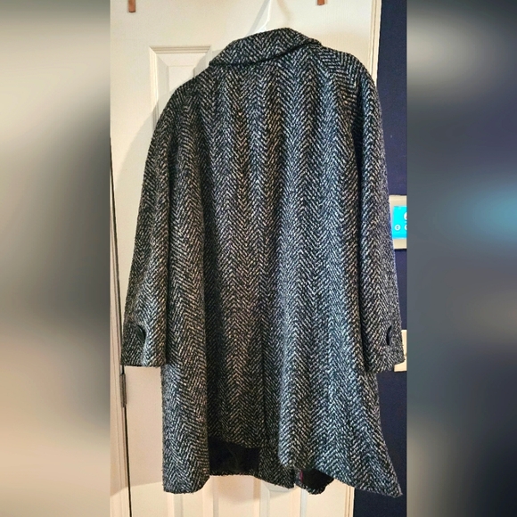 Lane Bryant trapeze cut, black and white swing coat. Sz 26/28 - Picture 2 of 6